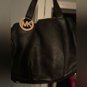 Black leather Michael kors shoulder bag.